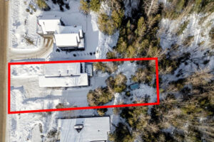 large lot providing natural landscapes and privacy